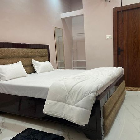 Nirmal Niwas Hotel Варанаси Екстериор снимка