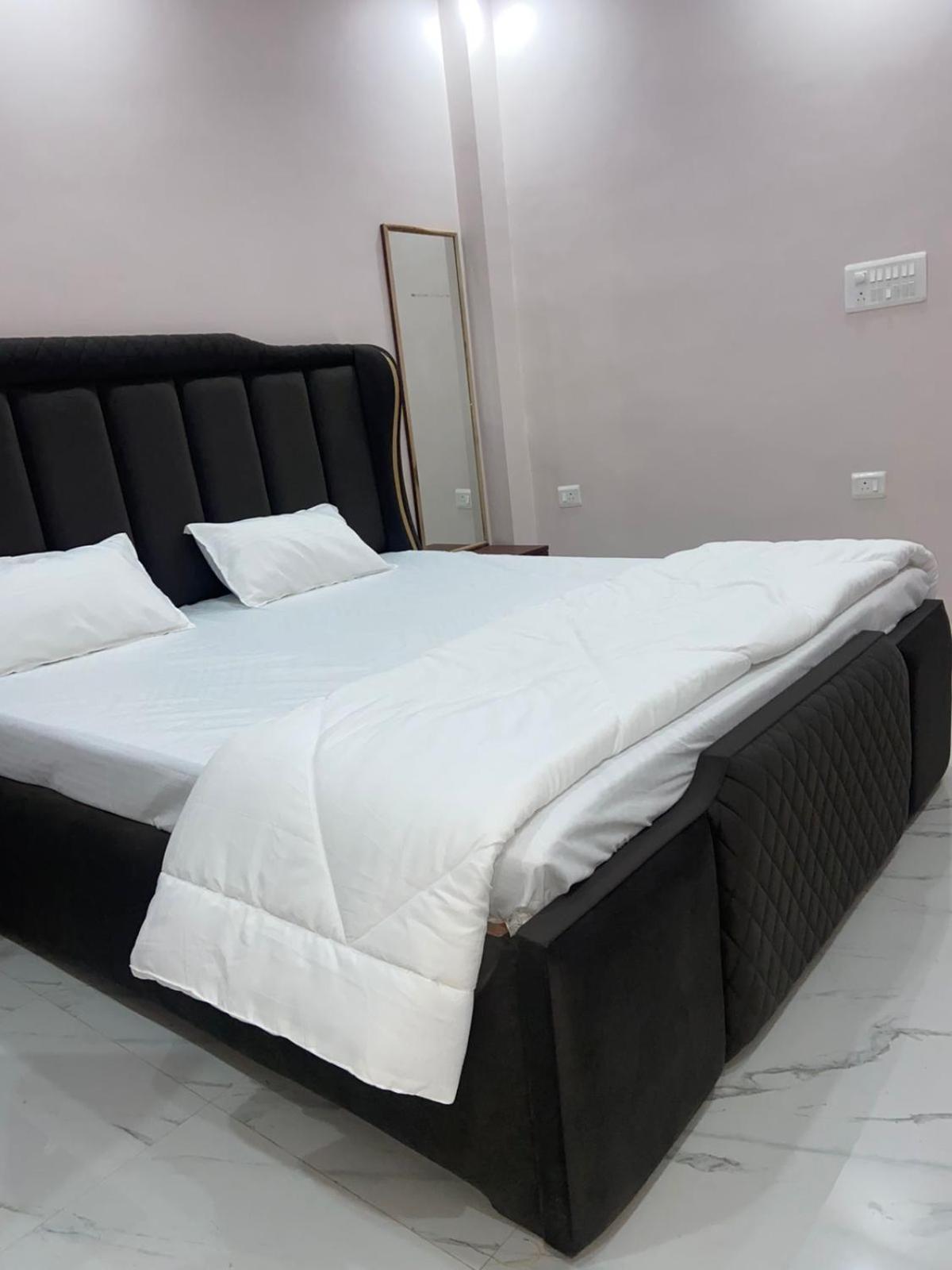 Nirmal Niwas Hotel Варанаси Екстериор снимка