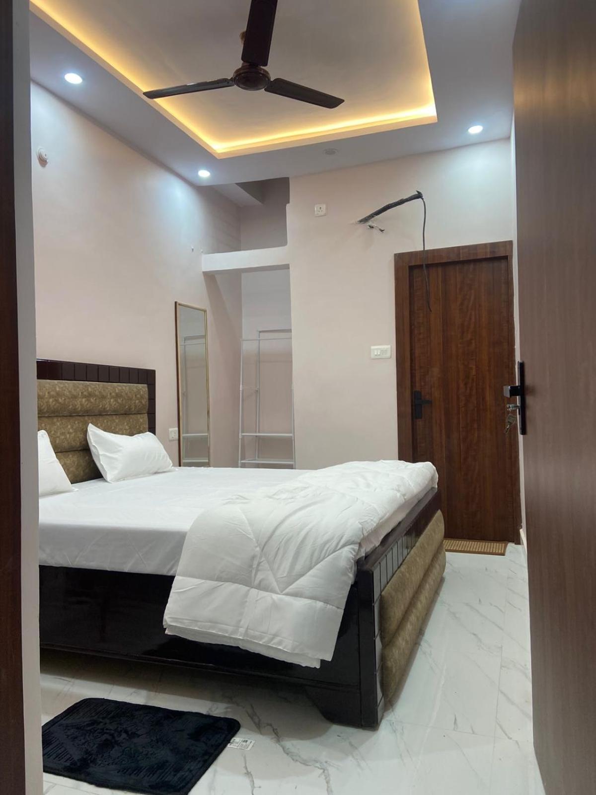 Nirmal Niwas Hotel Варанаси Екстериор снимка